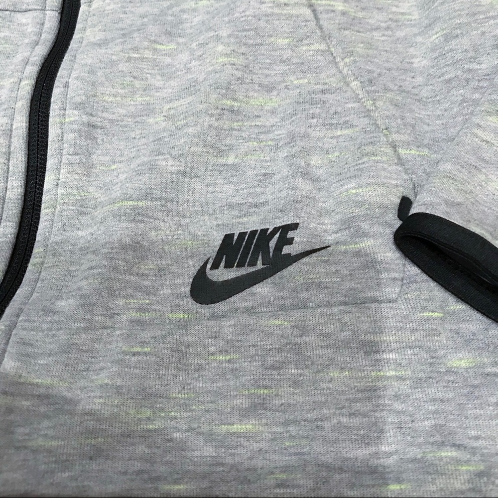 Nike - Picture 4 of 4